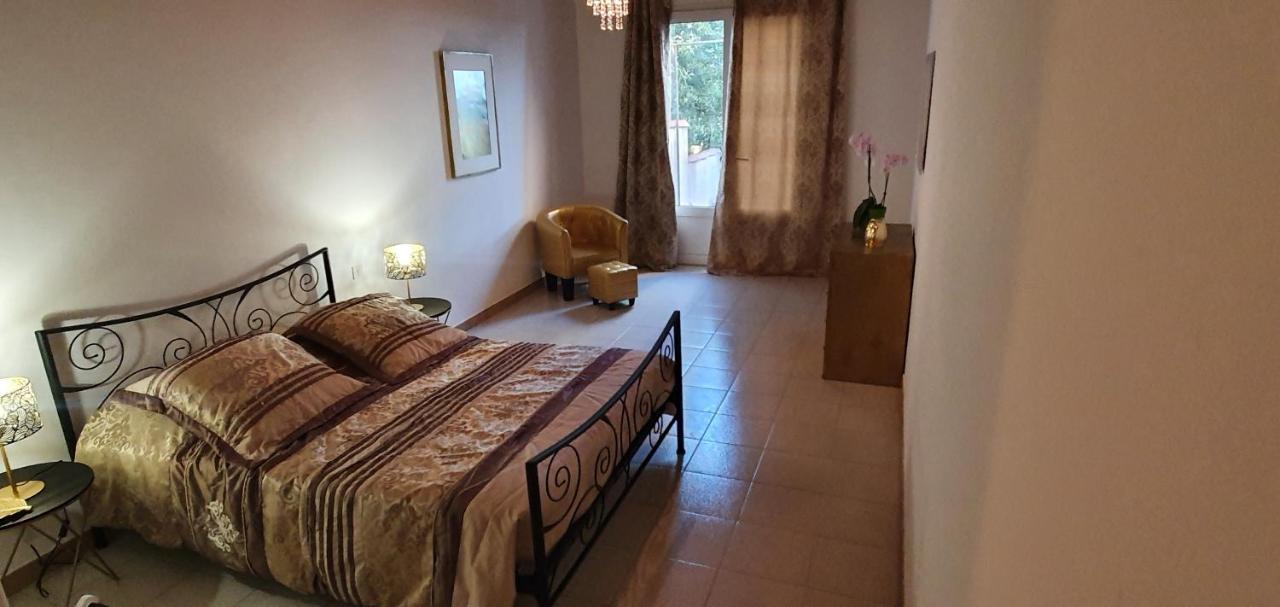 Bed and Breakfast Chez Isabelle Luri Экстерьер фото