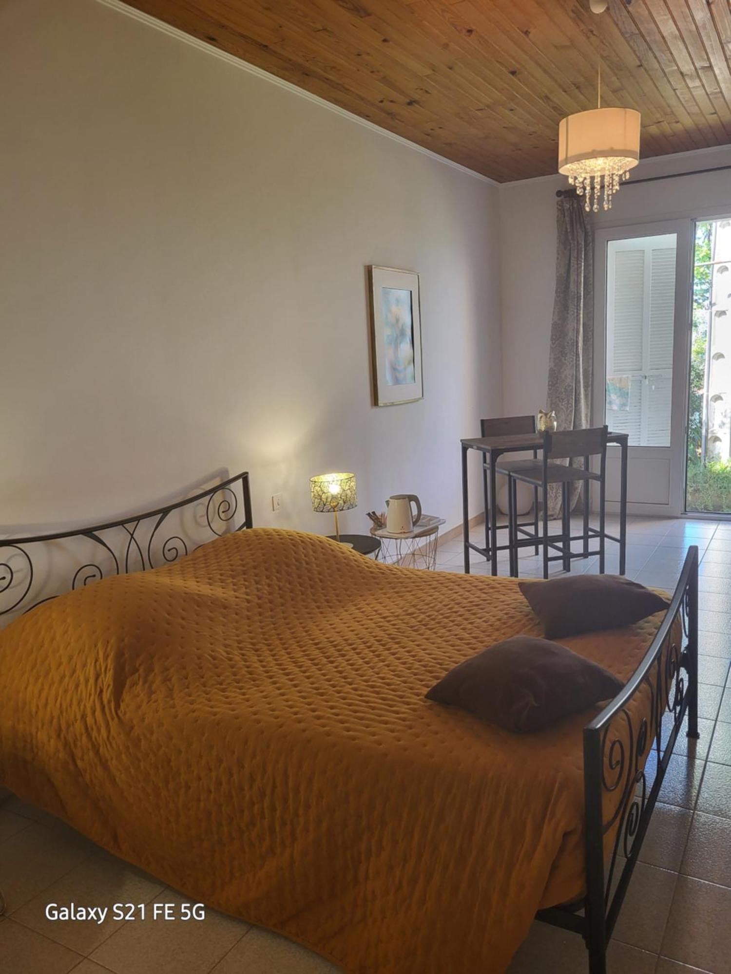 Bed and Breakfast Chez Isabelle Luri Экстерьер фото